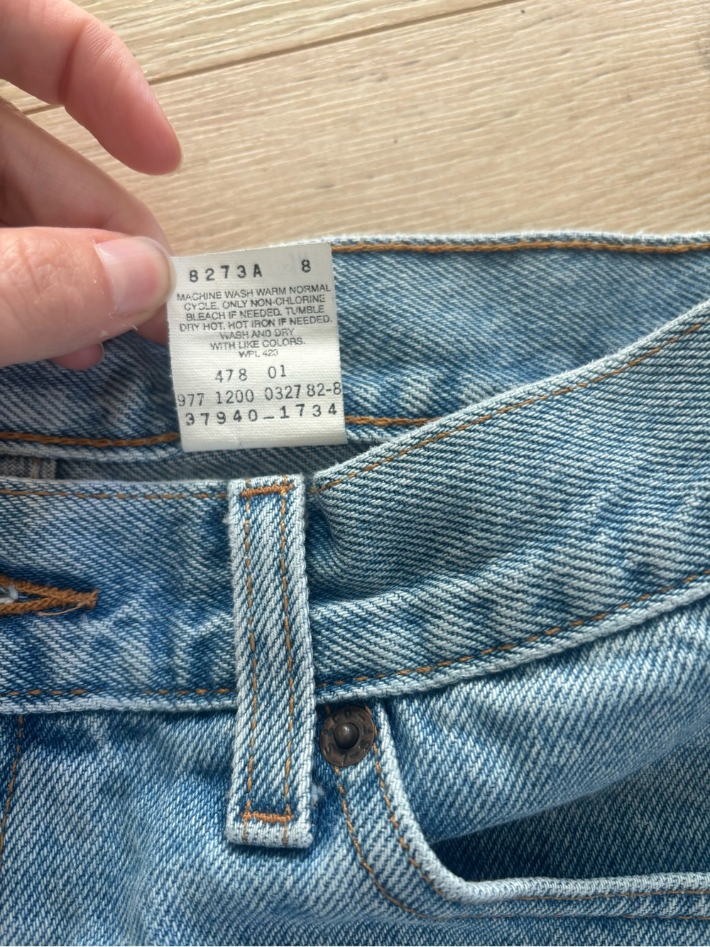 Levi's Vintage Y2K Light Blue High-Rise Mom Short Denim Shorts - Picture 6 of 6